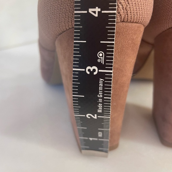Steve Madden Nude Suede Ankle Boots, Pull on Sock Style. Size 8.5. Brand new. - Picture 5 of 7